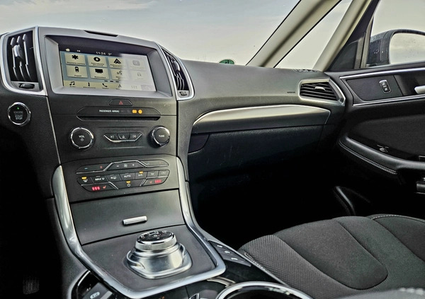Ford S-Max cena 67900 przebieg: 157000, rok produkcji 2018 z Olsztyn małe 742
